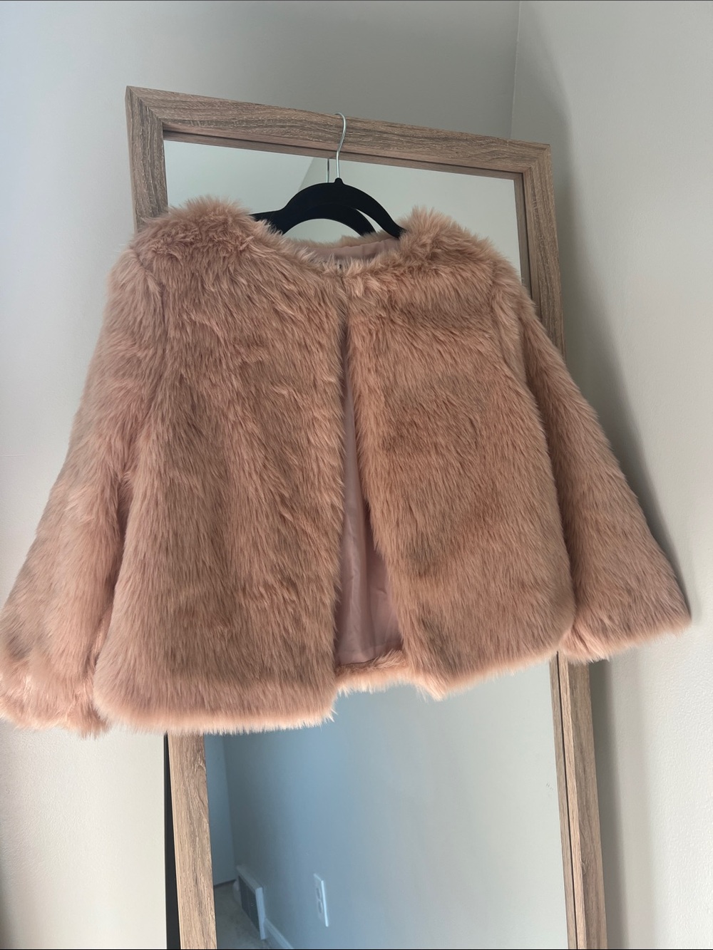 Dusty pink faux fur cropped jacket